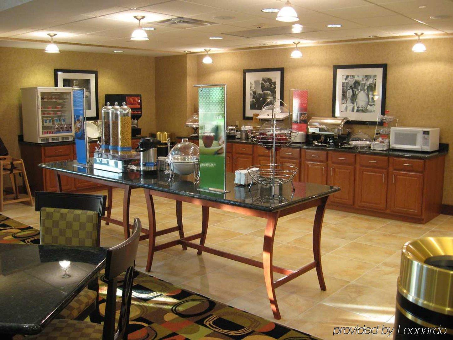 Hampton Inn&Suites Davenport Restaurant photo