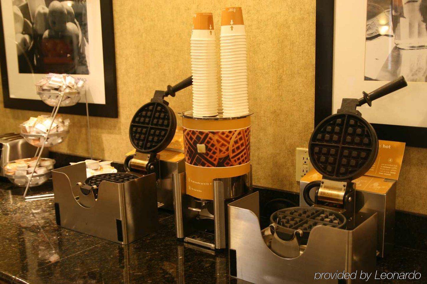 Hampton Inn&Suites Davenport Restaurant photo