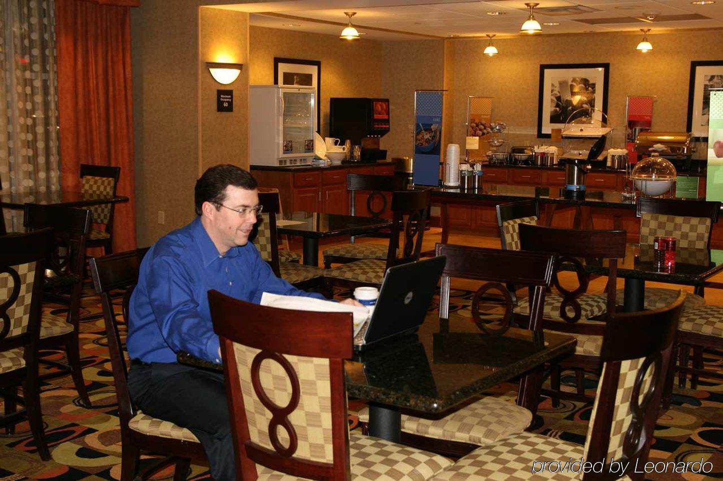 Hampton Inn&Suites Davenport Restaurant photo